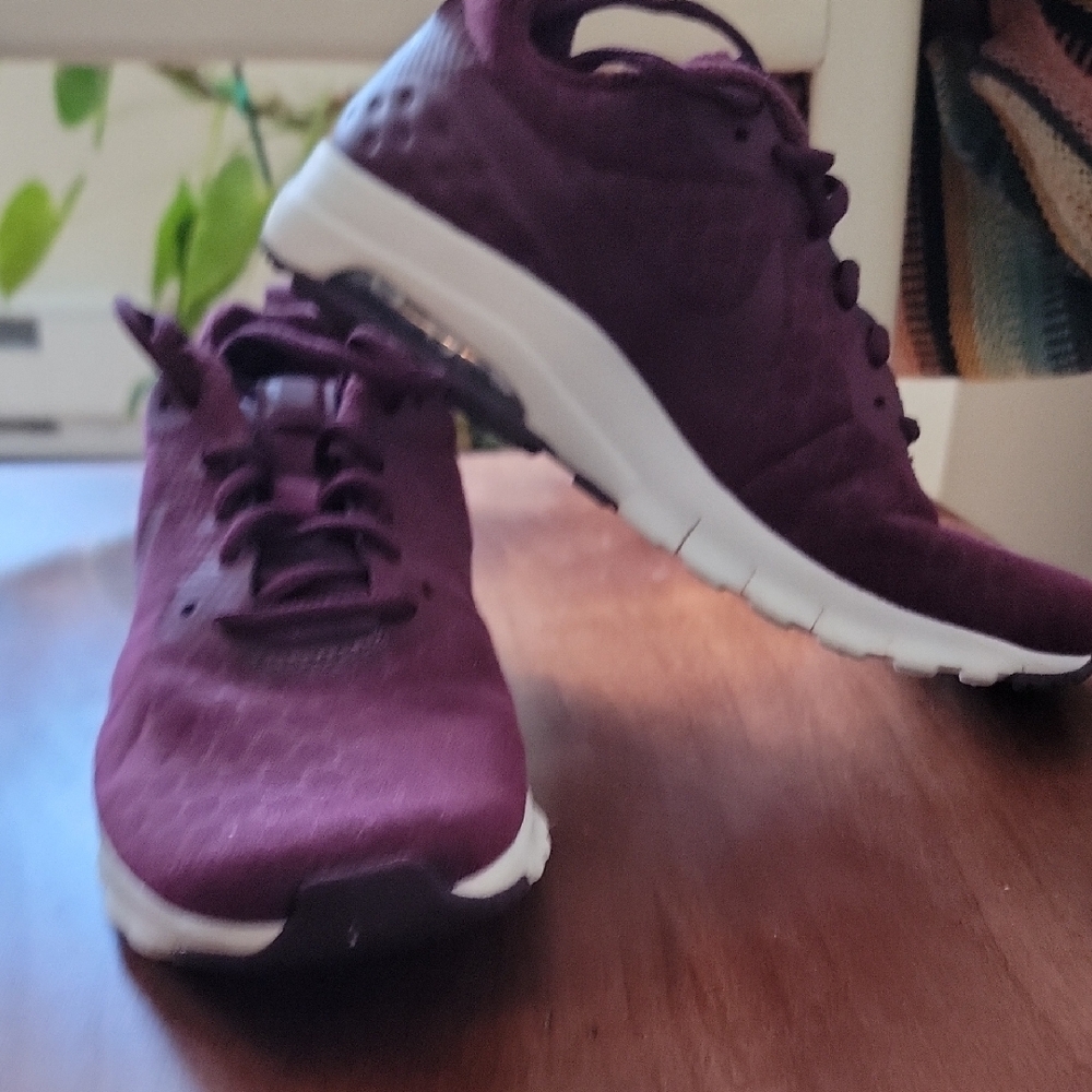 Nike Women's Burgundy Sneakers